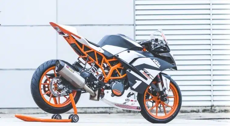How Long Does a Wrap Last on Motorcycles? - installation in progress at VinylWrapRo workshop