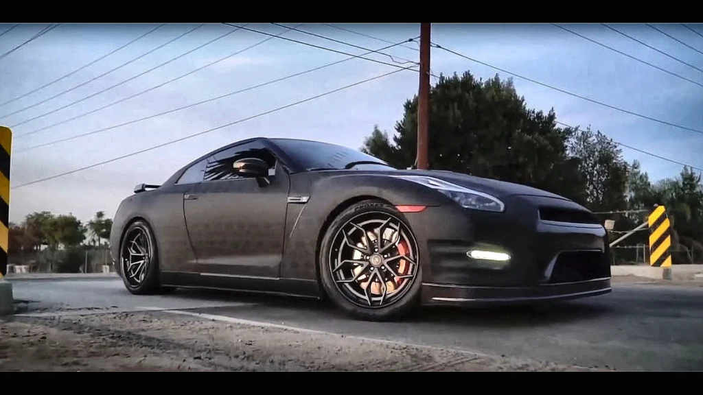 How to Remove Vinyl Wrap Safely (Cars & Trucks) - example on a car, close-up finish detail