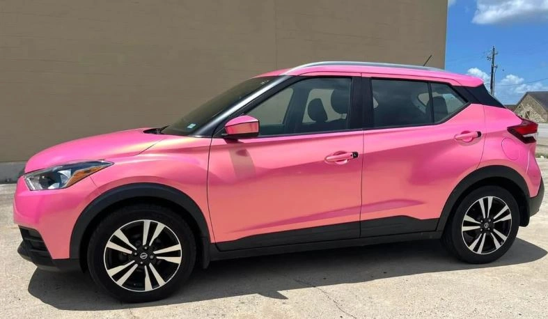 Pearl & Iridescent Wraps: Pros, Cons, Lifespan - example on a car, close-up finish detail